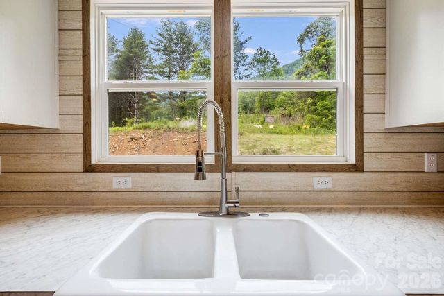 22 Split Pine Cove, Clyde, NC 28721