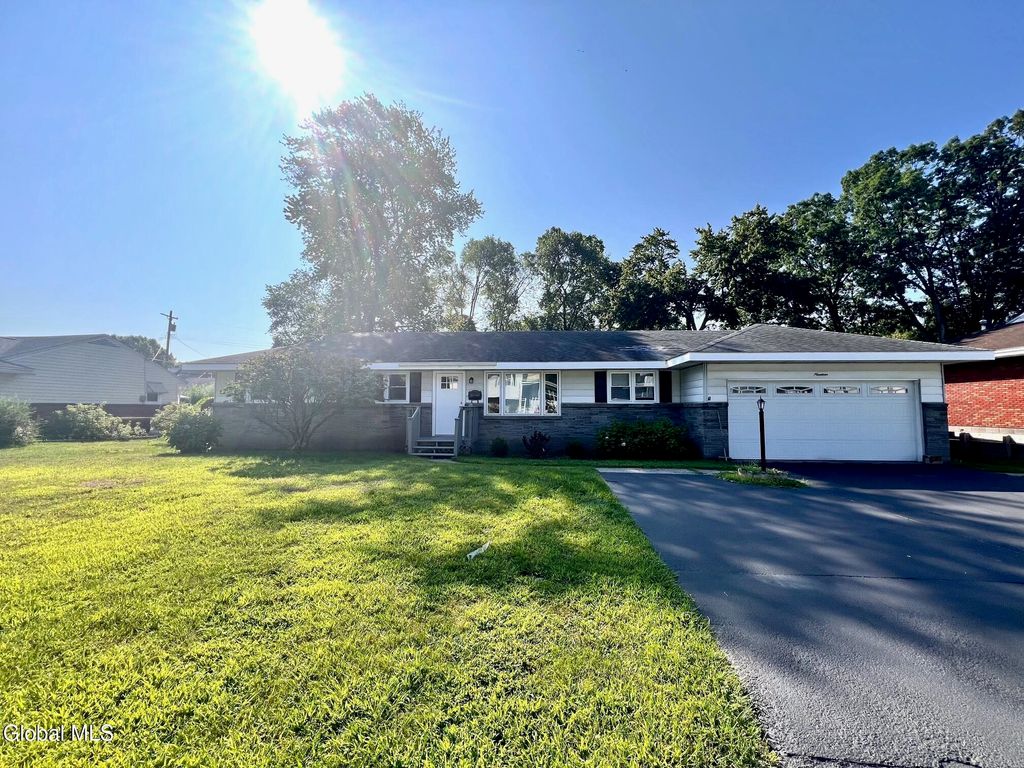 19 Mordella Road, Colonie, NY 12205