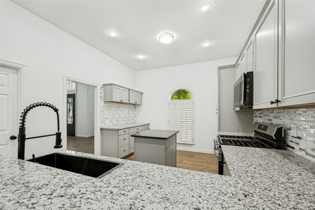 600 Loch Chalet Court, Arlington, TX 76012