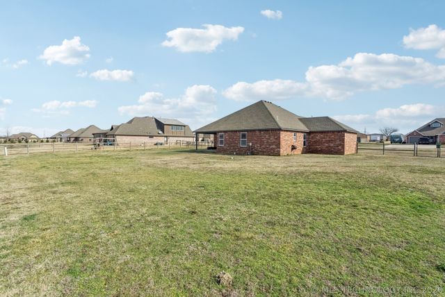 12914 N 39th East Place, Skiatook, OK 74070