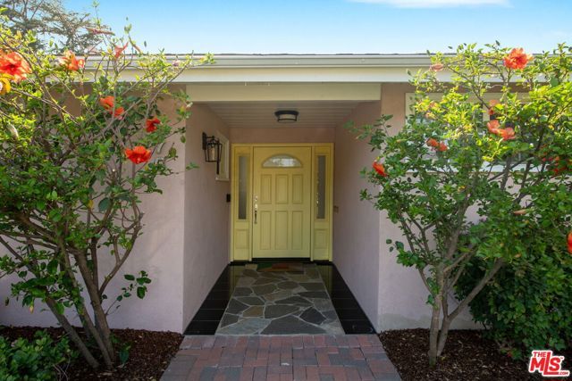 975 Pepperhill Road, Pasadena, CA 91107
