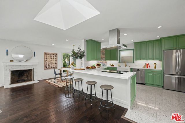 975 Pepperhill Road, Pasadena, CA 91107