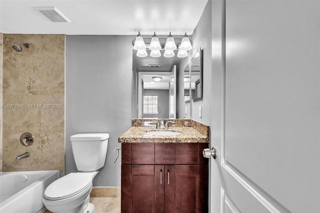 2881 N Oakland Forest Dr 212, Oakland Park, FL 33309