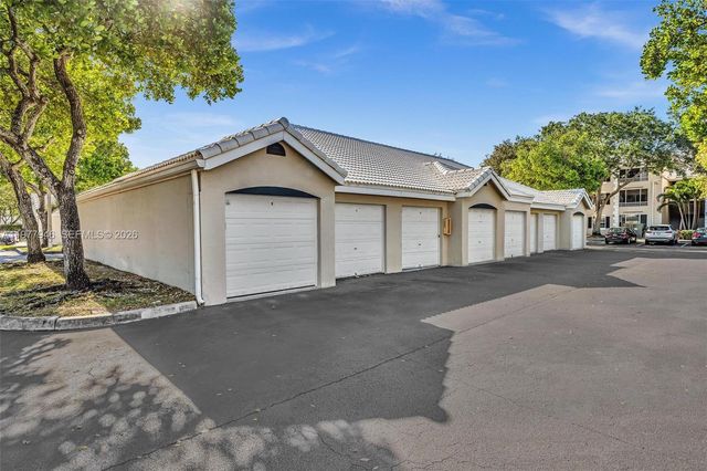 2881 N Oakland Forest Dr 212, Oakland Park, FL 33309