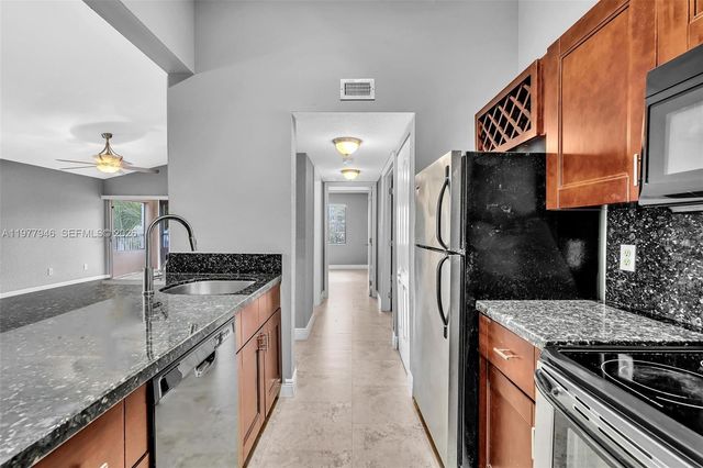 2881 N Oakland Forest Dr 212, Oakland Park, FL 33309