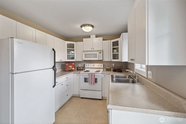 21801 52nd Avenue W, Mountlake Terrace, WA 98043