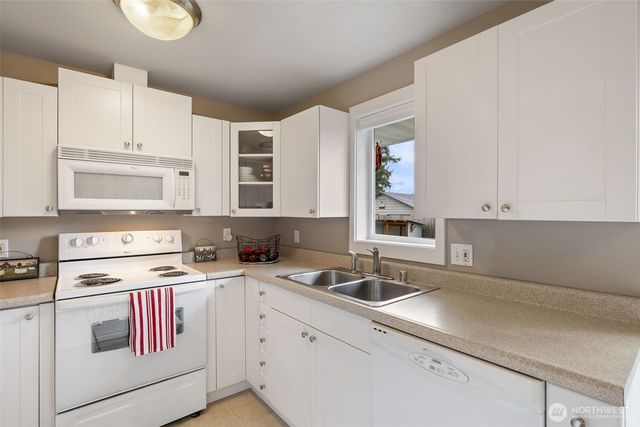 21801 52nd Avenue W, Mountlake Terrace, WA 98043