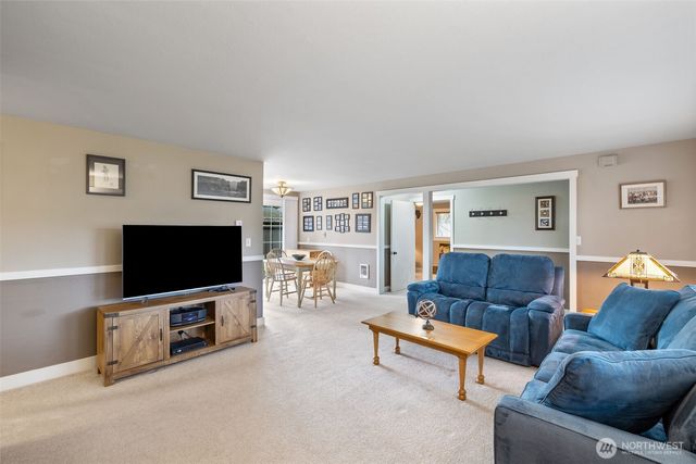 21801 52nd Avenue W, Mountlake Terrace, WA 98043