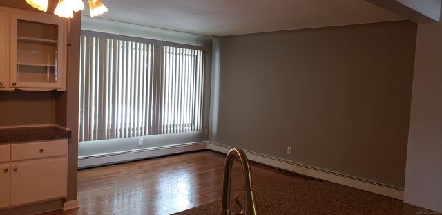 995 N Cass Lake Road 221, Waterford, MI 48328