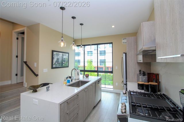 533 E Harrison Avenue 38, Royal Oak, MI 48067
