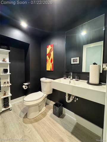 533 E Harrison Avenue 38, Royal Oak, MI 48067