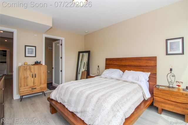 533 E Harrison Avenue 38, Royal Oak, MI 48067