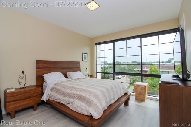 533 E Harrison Avenue 38, Royal Oak, MI 48067