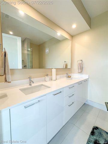 533 E Harrison Avenue 38, Royal Oak, MI 48067
