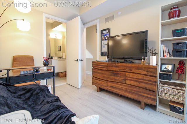 533 E Harrison Avenue 38, Royal Oak, MI 48067