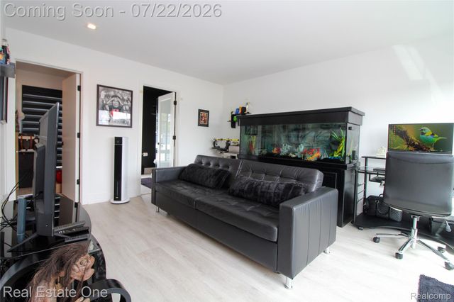 533 E Harrison Avenue 38, Royal Oak, MI 48067
