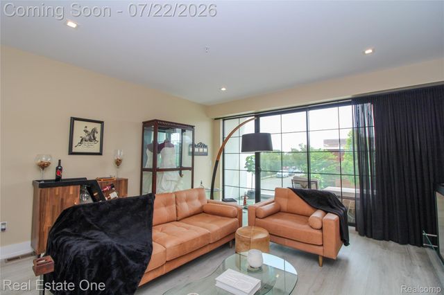 533 E Harrison Avenue 38, Royal Oak, MI 48067