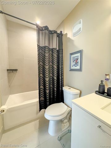 533 E Harrison Avenue 38, Royal Oak, MI 48067