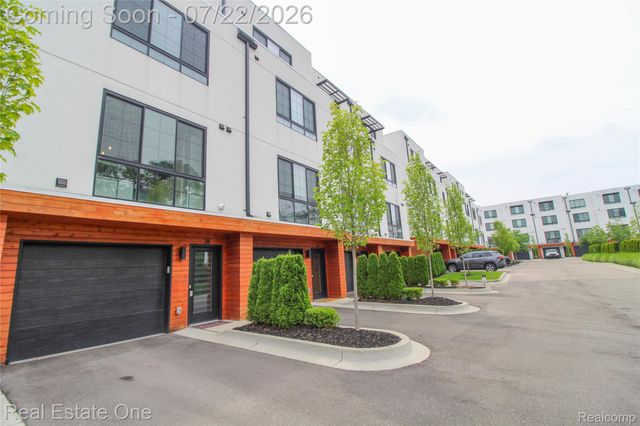 533 E Harrison Avenue 38, Royal Oak, MI 48067