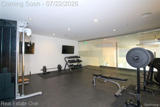 533 E Harrison Avenue 38, Royal Oak, MI 48067