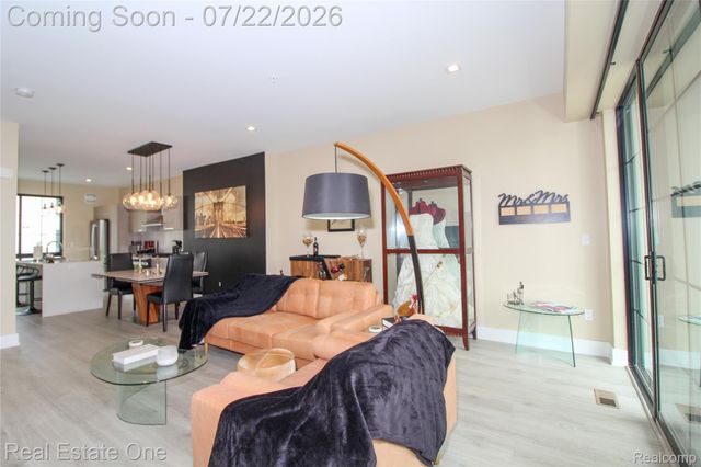 533 E Harrison Avenue 38, Royal Oak, MI 48067