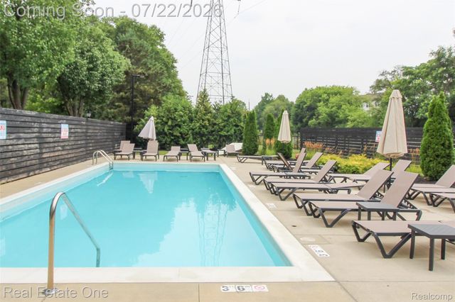 533 E Harrison Avenue 38, Royal Oak, MI 48067