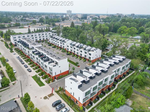 533 E Harrison Avenue 38, Royal Oak, MI 48067