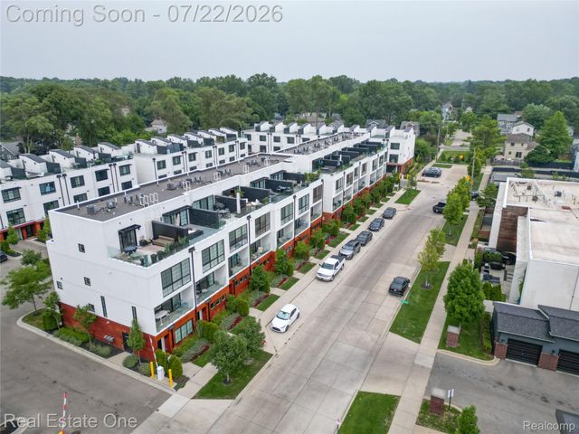 533 E Harrison Avenue 38, Royal Oak, MI 48067