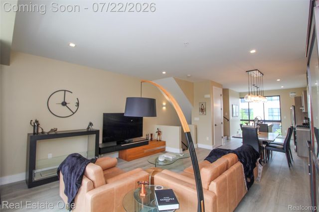 533 E Harrison Avenue 38, Royal Oak, MI 48067