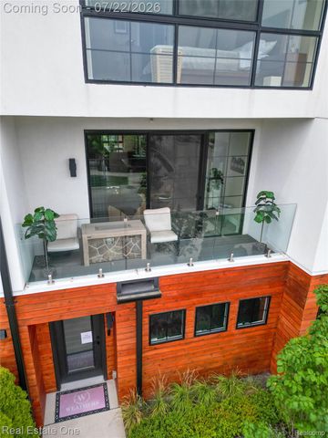 533 E Harrison Avenue 38, Royal Oak, MI 48067