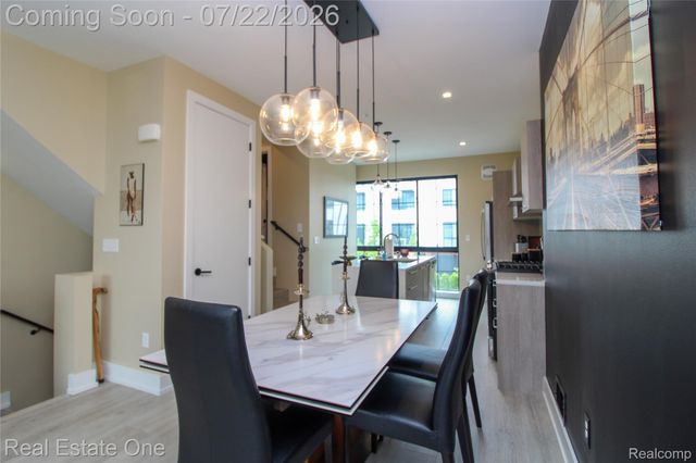 533 E Harrison Avenue 38, Royal Oak, MI 48067