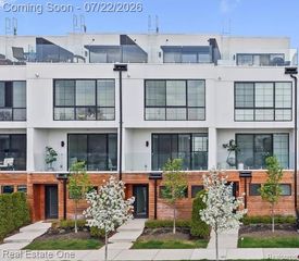 533 E Harrison Avenue 38, Royal Oak, MI 48067