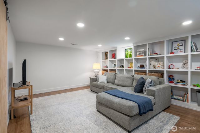 614 NW 74th Street, Seattle, WA 98117