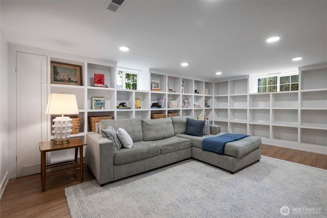 614 NW 74th Street, Seattle, WA 98117