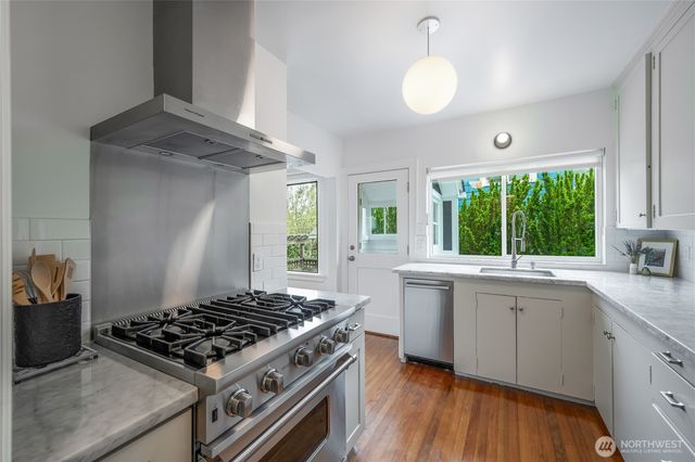 614 NW 74th Street, Seattle, WA 98117
