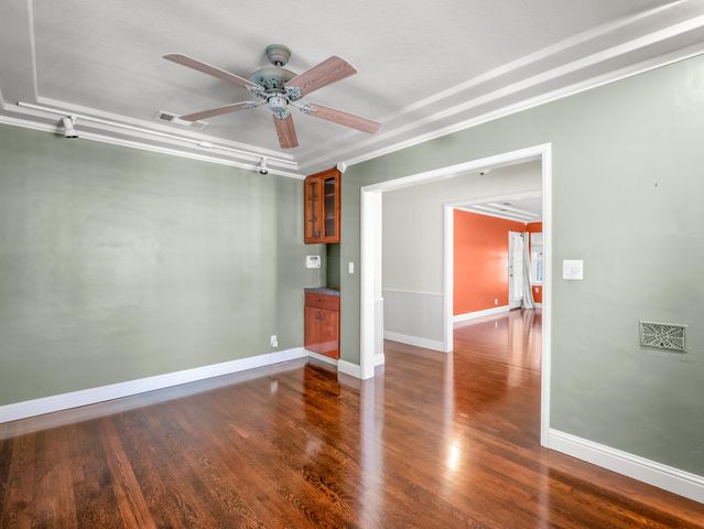 1515 N Vagedes Avenue, Fresno, CA 93728