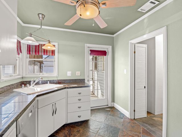 1515 N Vagedes Avenue, Fresno, CA 93728