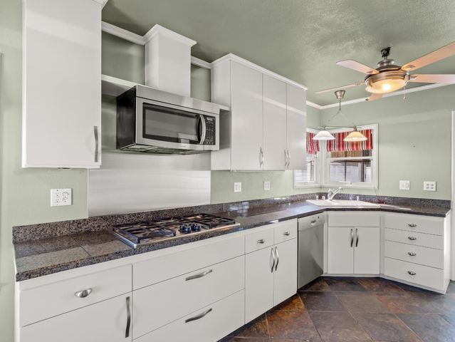 1515 N Vagedes Avenue, Fresno, CA 93728