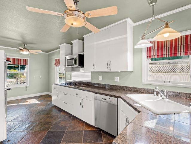 1515 N Vagedes Avenue, Fresno, CA 93728