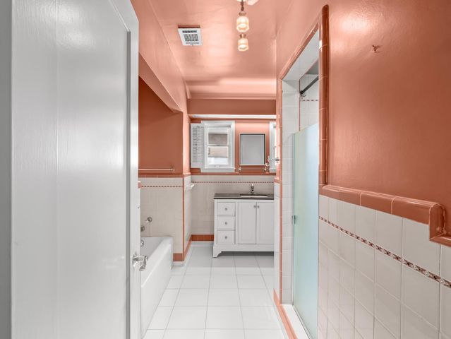 1515 N Vagedes Avenue, Fresno, CA 93728