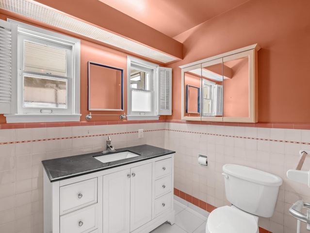 1515 N Vagedes Avenue, Fresno, CA 93728