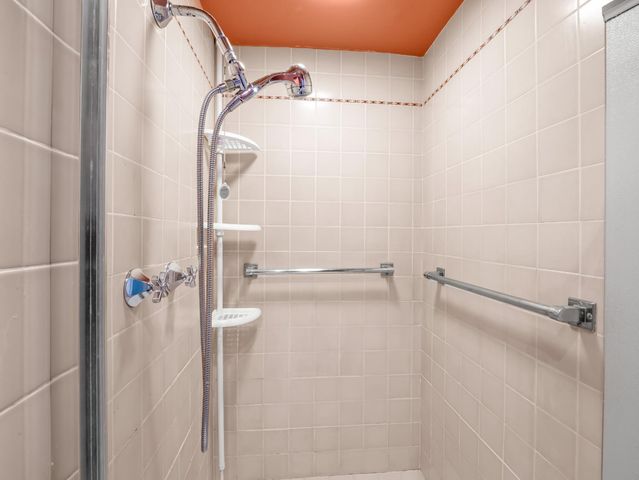 1515 N Vagedes Avenue, Fresno, CA 93728