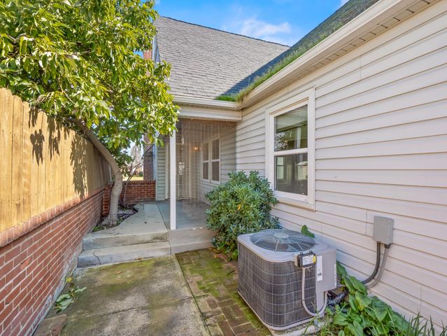 1515 N Vagedes Avenue, Fresno, CA 93728