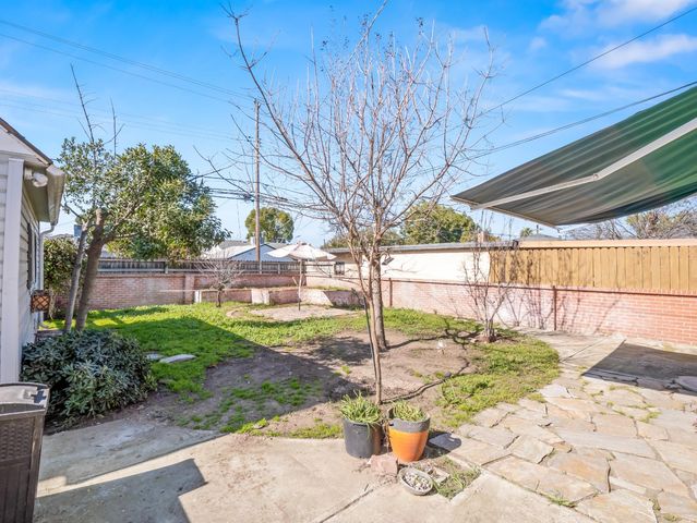 1515 N Vagedes Avenue, Fresno, CA 93728