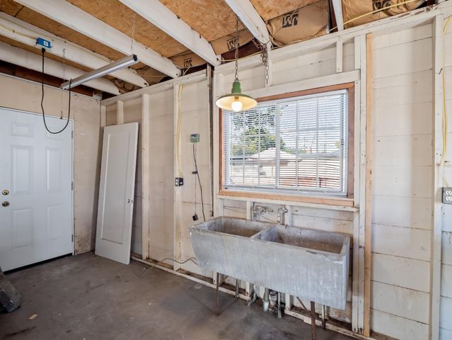 1515 N Vagedes Avenue, Fresno, CA 93728