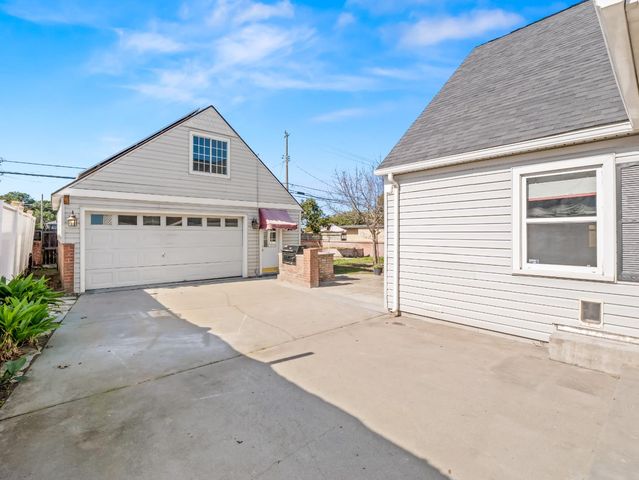 1515 N Vagedes Avenue, Fresno, CA 93728