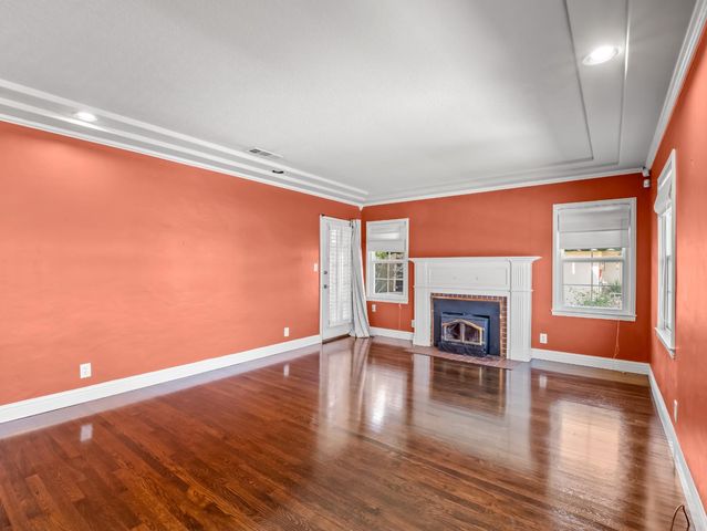 1515 N Vagedes Avenue, Fresno, CA 93728