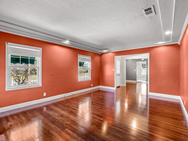 1515 N Vagedes Avenue, Fresno, CA 93728