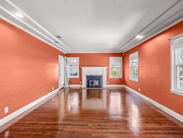 1515 N Vagedes Avenue, Fresno, CA 93728