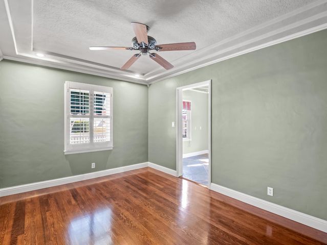 1515 N Vagedes Avenue, Fresno, CA 93728